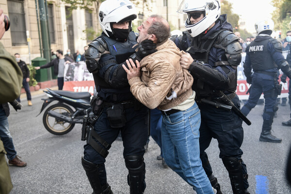 Πολυτεχνείο: Ένταση και χημικά στο κέντρο της Αθήνας - Εικόνες από τα επεισόδια