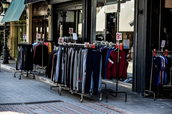 Επιχειρήσεις: Αναστολή ενοικίου για όσες έμειναν κλειστές και μείωση 40% για τις πληττόμενες