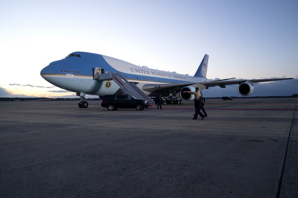 Εισβολέας στην αεροπορική βάση του Air Force One- Μπήκε σε αεροπλάνο που χρησιμοποιεί η κυβέρνηση