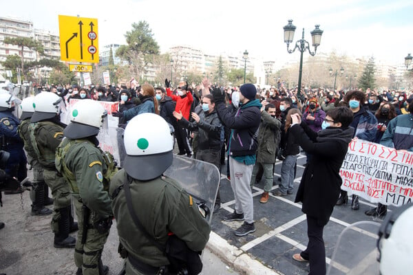 ΕΛΑΣ: Απαγορεύονται από σήμερα οι δημόσιες συναθροίσεις άνω των 100 ατόμων - Μέχρι την 1η Φεβρουαρίου