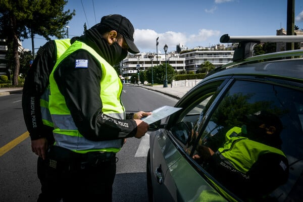 Περίπου 400 ενεργά κρούσματα στην αστυνομία σε όλη τη χώρα- Με ραντεβού οι πολίτες στα Α.Τ.