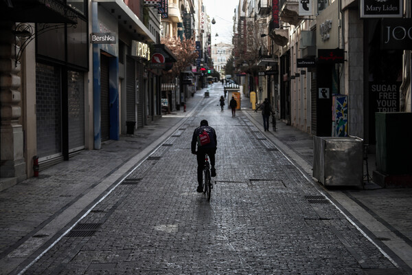 Lockdown στην Αττική: Η Αθήνα σήμερα - Η νέα καθημερινότητα μέσα από εικόνες