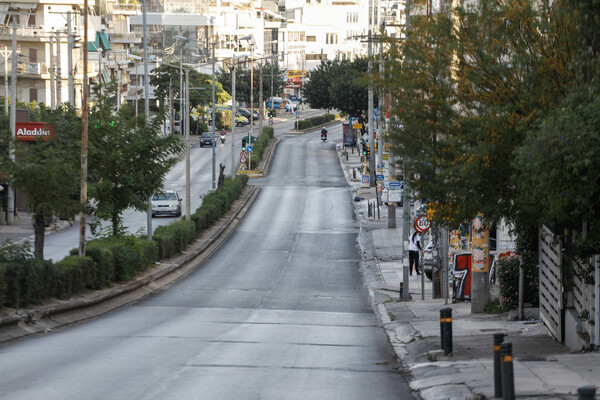 Lockdown: Φωτογραφίες από την άδεια Αθήνα- Σαρωτικοί έλεγχοι, τι ισχύει για τις μετακινήσεις