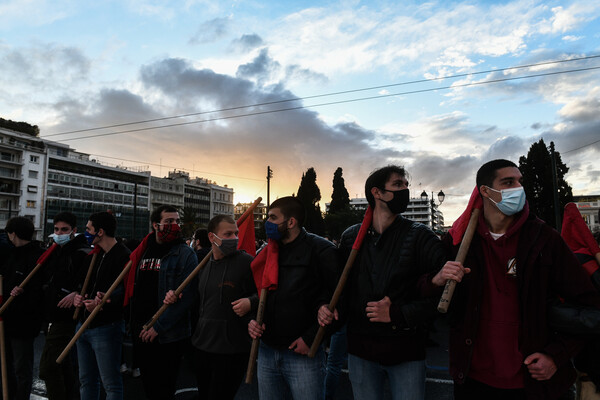 Σε εξέλιξη το πανεκπαιδευτικό συλλαλητήριο- Κλειστοί οι δρόμοι στο κέντρο της Αθήνας