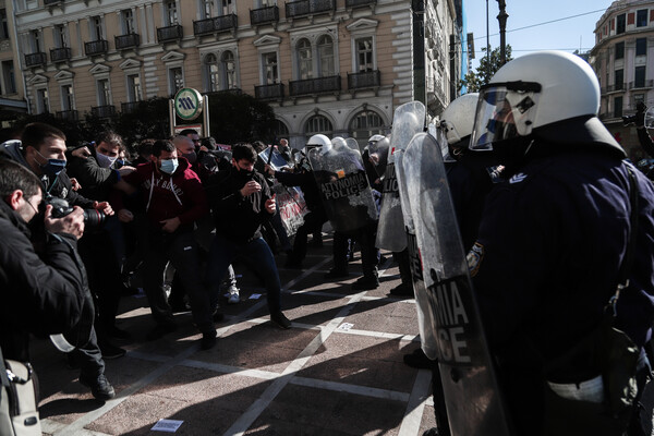 Φοιτητικό συλλαλητήριο: Ένταση στο κέντρο της Αθήνας - Ρίψεις χημικών