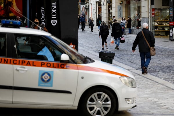 Γεραπετρίτης: Πιθανά μέτρα σε όλη τη χώρα ανά πάσα στιγμή - Όχι μόνο Αττική