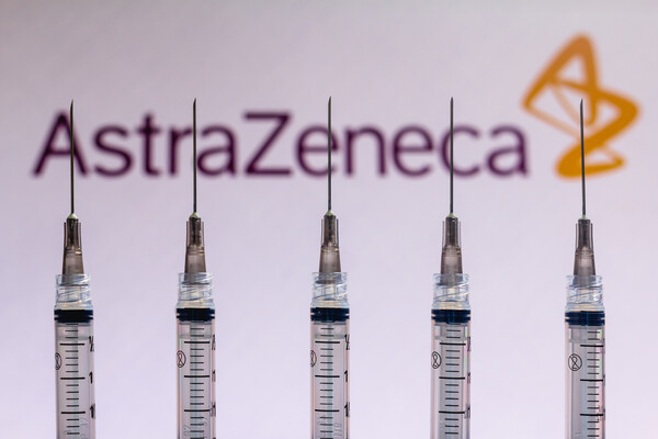 Η Ελβετία καθυστερεί την έγκριση του εμβολίου της AstraZeneca: «Θέλουμε νέες μελέτες»