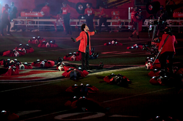 H εντυπωσιακή εμφάνιση του Weeknd στο Super Bowl