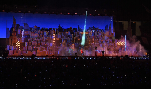 H εντυπωσιακή εμφάνιση του Weeknd στο Super Bowl