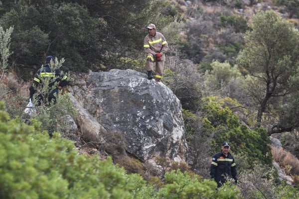 Αυτοκίνητο έπεσε σε γκρεμό στην Κακιά Θάλασσα - Επιχείρηση της Πυροσβεστικής