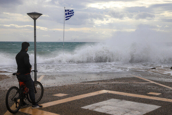 Καιρός: Βροχές, καταιγίδες και θυελλώδεις άνεμοι - Πού θα είναι πιο ισχυρά τα φαινόμενα