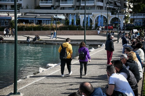 Προς αυστηρό lockdown Αχαΐα, Ρέθυμνο και Εύβοια - Στις 10 συνεδριάζει η επιτροπή των ειδικών