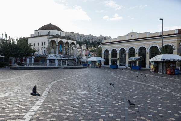 Lockdown: Φωτογραφίες από την άδεια Αθήνα- Σαρωτικοί έλεγχοι, τι ισχύει για τις μετακινήσεις