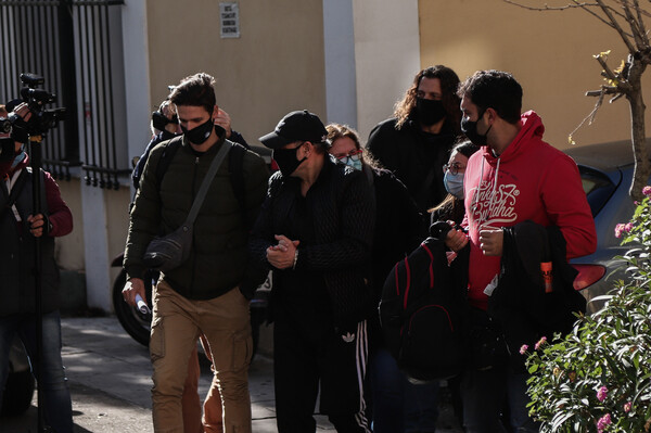 Με χειροπέδες στον εισαγγελέα ο Νότης Σφακιανάκης - Τι είπε για το όπλο και τα ναρκωτικά