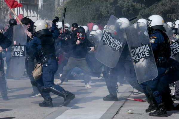 Πανεκπαιδευτικό συλλαλητήριο: Σε συλλήψεις μετατράπηκαν οι 24 από τις 52 προσαγωγές