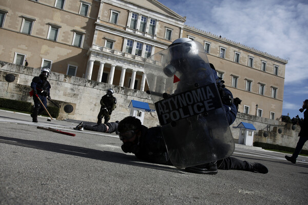 Εκπαιδευτικό συλλαλητήριο: Σε 52 προσαγωγές προχώρησε η ΕΛΑΣ