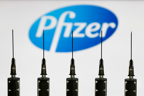 Pfizer/BioNTech θα δώσουν άλλα 200 εκατομμύρια εμβόλια στην ΕΕ - Νέα συμφωνία