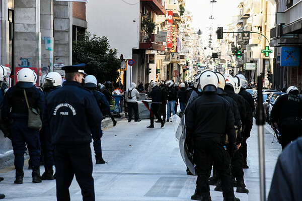 Πάτρα: Ένταση σε συγκέντρωση συμπαράστασης στον Κουφοντίνα- Χημικά και προσαγωγές