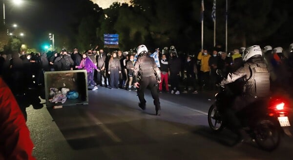 Θεσσαλονίκη: 10 προσαγωγές και μία σύλληψη για τα επεισόδια κατά του lockdown