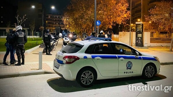 Θεσσαλονίκη: Προσαγωγές στην πλατεία Νικόπολης - Αστυνομικοί περιμετρικά του ΑΠΘ