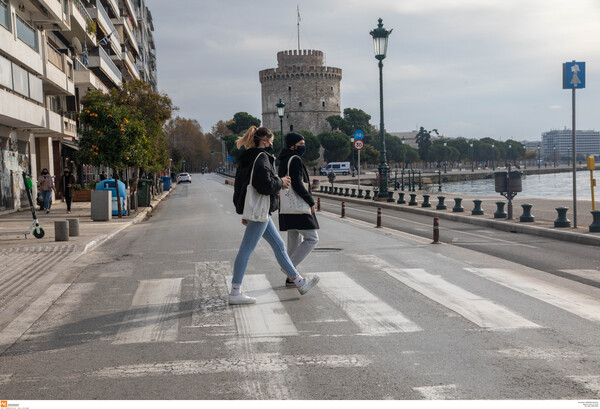 Κορωνοϊός: Στα ύψη η διασπορά στη Β. Ελλάδα - Οριακή κατάσταση στα νοσοκομεία