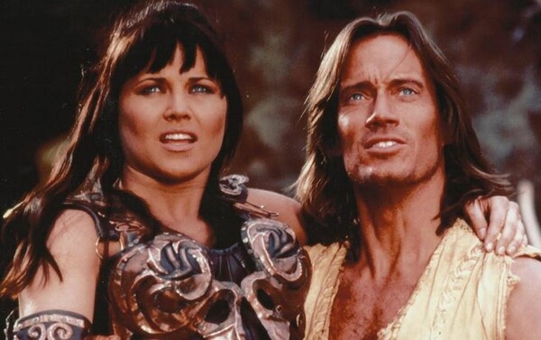 Ζήνα εναντίον Ηρακλή: Η Lucy Lawless επιτίθεται στον Kevin Sorbo για τους «πατριώτες» στο Καπιτώλιο