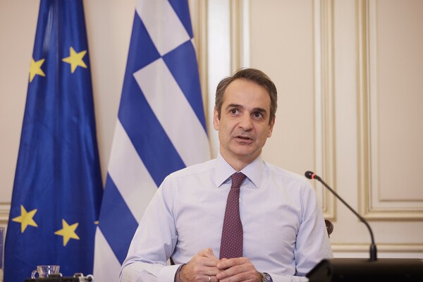 Μητσοτάκης: Ας τσικνήσουμε μόνο με την οικογένειά μας 