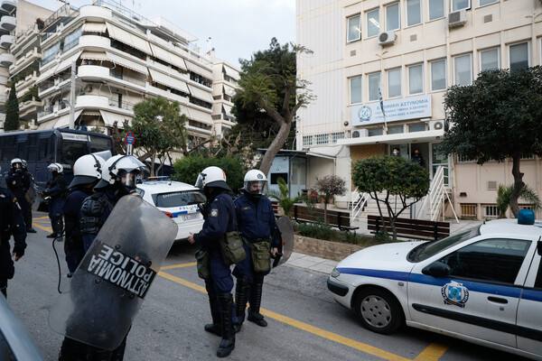 Ν. Σμύρνη: Συγκέντρωση διαμαρτυρίας από πολίτες- Ένταση ξανά και χρήση χημικών 