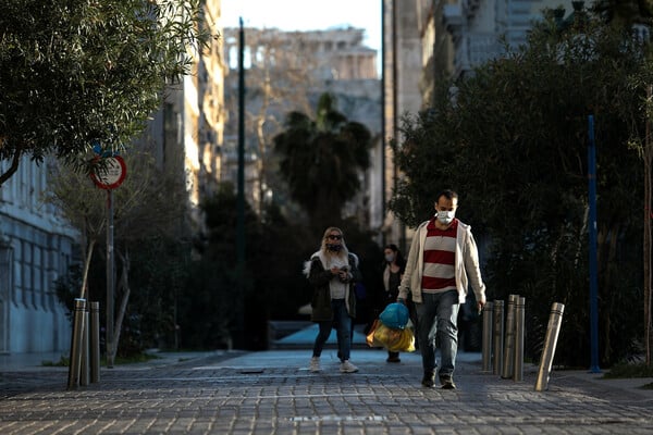 Κορωνοϊός: 1.165 κρούσματα και 39 νεκροί σε 24 ώρες - Στους 477 οι διασωληνωμένοι 