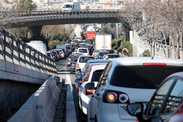 Έρχονται «τέλη με τον μήνα»