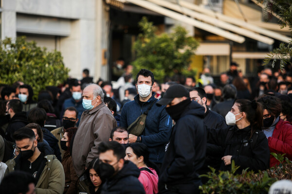 Νέα Σμύρνη: Πλήθος κόσμου στη συγκέντρωση κατά της αστυνομικής βίας [ΕΙΚΟΝΕΣ]