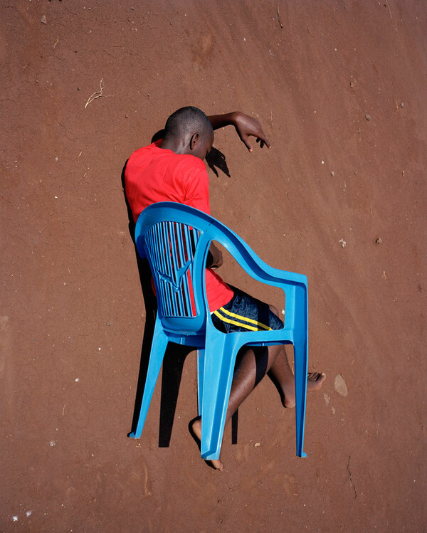 Parasomnia (...η το εγκώμιο της αφρικάνικης σκιάς). Viviane Sassen.