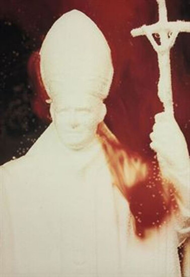 Piss Christ. Βλασφημο το εργο του Αndres Serrano;