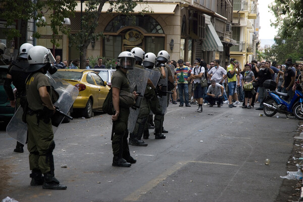 Τετάρτη 29-06. Η πλατεία φλέγεται. Μνημόνιο uber alles !