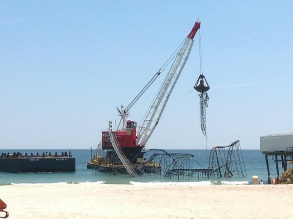 Αποσυναρμολογείται το roller coaster που η Sandy έριξε στον ωκεανό