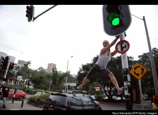 Pole dancing στους δρόμους της Κολομβίας