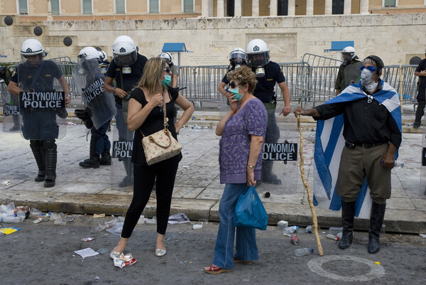 Τετάρτη 29-06. Η πλατεία φλέγεται. Μνημόνιο uber alles !