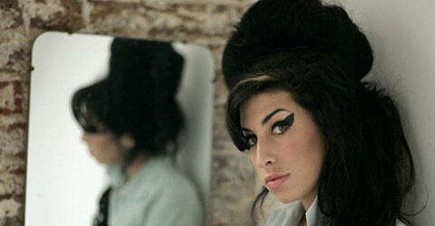 Από κατάχρηση αλκοόλ πέθανε τελικά η Amy Winehouse