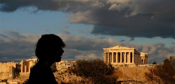 Στα 303,5 δις το εθνικό χρέος