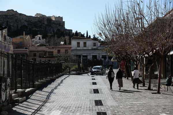 Lockdown: Προς αναβολή το άνοιγμα της αγοράς μετά τα 3.215 κρούσματα