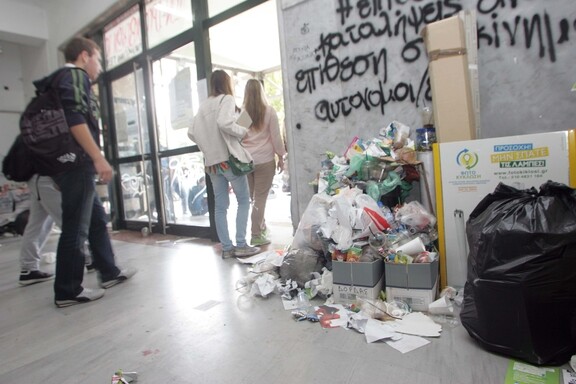 Φοιτητής κάνει φιλμάκι την άθλια κατάσταση του ΑΠΘ