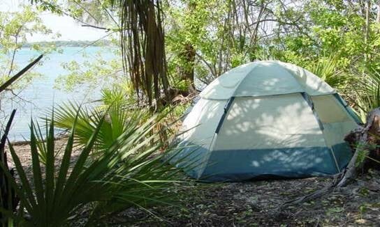 Παραμένει υπό διωγμό το ελεύθερο camping.