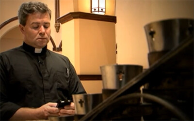 H Εκκλησία ψάχνει για νέους ιερείς μέσω του Facebook