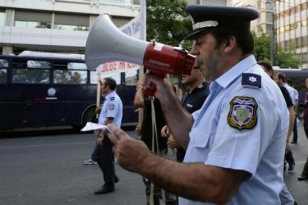 Έφυγαν από τη συνάντηση με τον Στουρνάρα οι ένστολοι