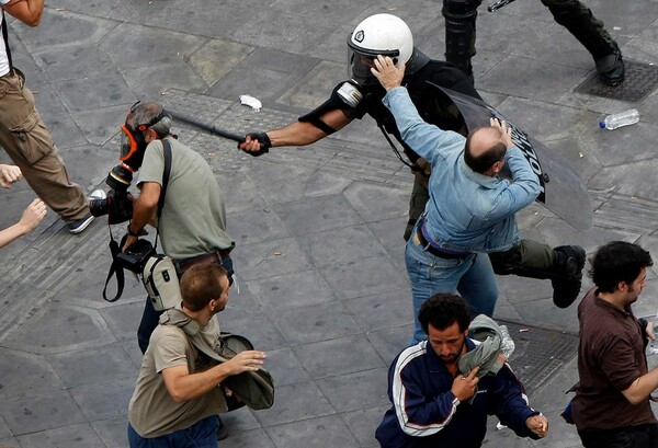 Βάσει εντολής και σχεδίου η επίθεση στους δημοσιογράφους(photos)