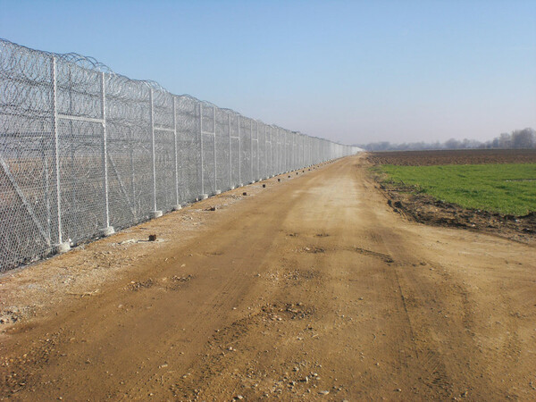 Φράχτη στα σύνορα με την Τουρκία και από την Βουλγαρία