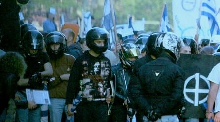 Χρυσαυγίτες δέρνουν μετανάστες στον Ηλεκτρικό