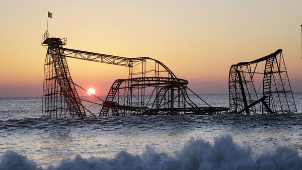 Αποσυναρμολογείται το roller coaster που η Sandy έριξε στον ωκεανό