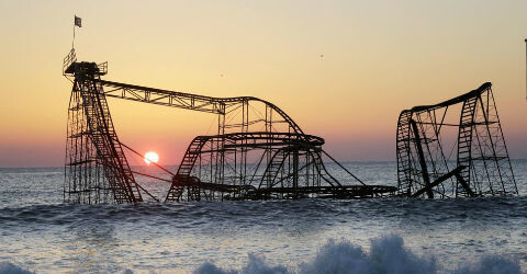 Αποσυναρμολογείται το roller coaster που η Sandy έριξε στον ωκεανό