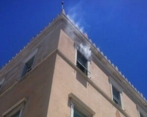 Φωτιά σε κλιματιστικό στον 3ο όροφο της Βουλής